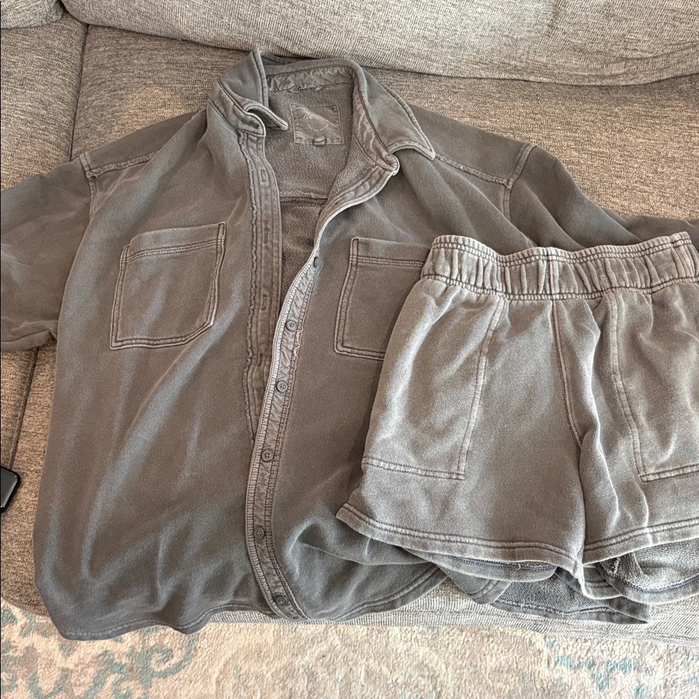 aerie Women’s Charcoal Gray Lightweight Shirt Jacket and shorts